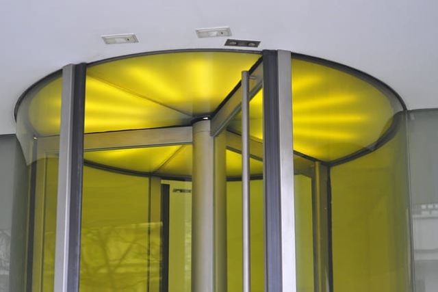 revolving-door-ge97c5f49b_640